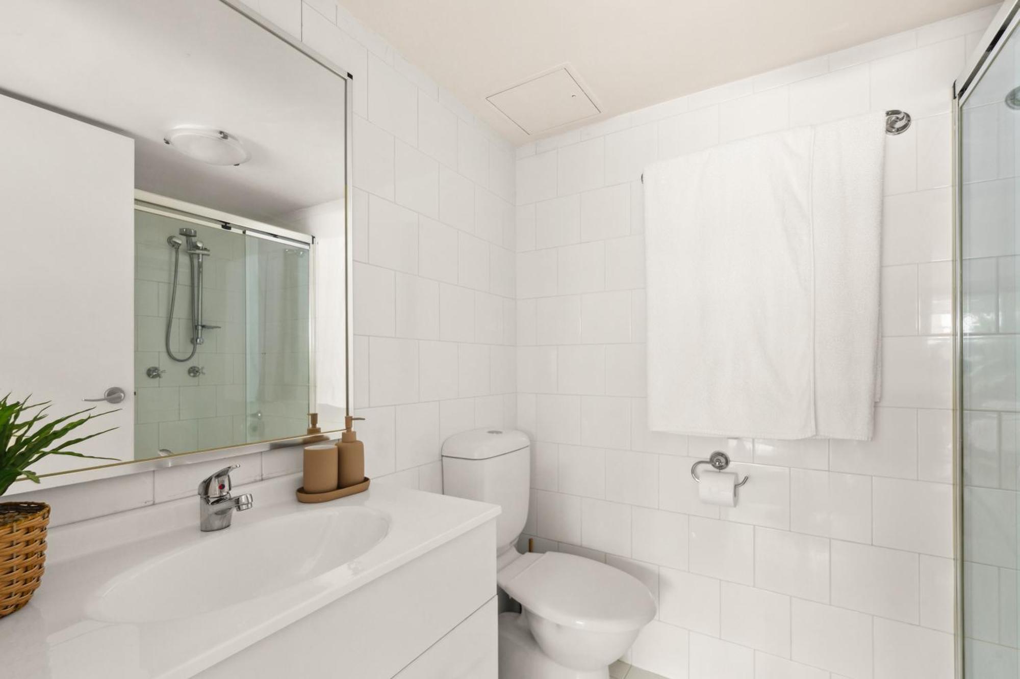 Manly Chic - A Breezy Beachside Apartment