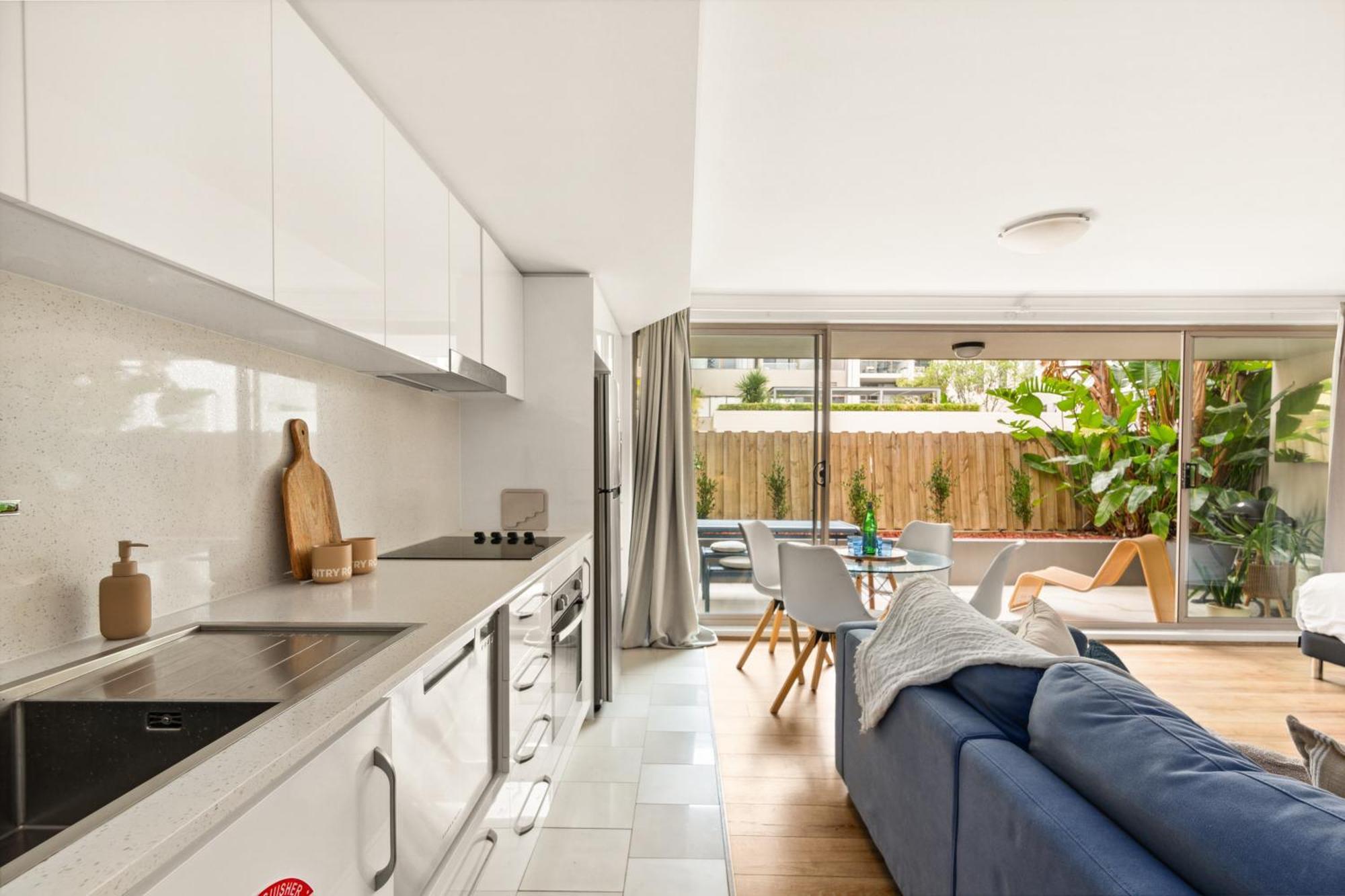 Manly Chic - A Breezy Beachside Apartment *