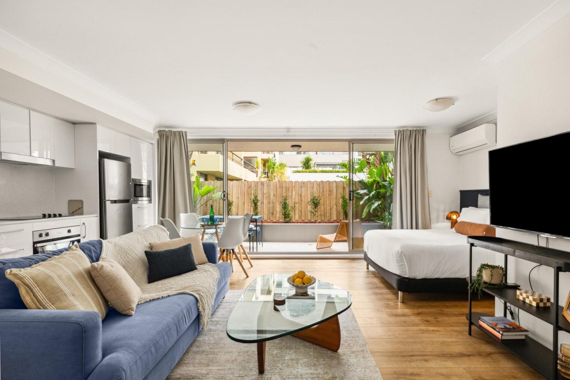 Manly Chic - A Breezy Beachside Apartment Sydney