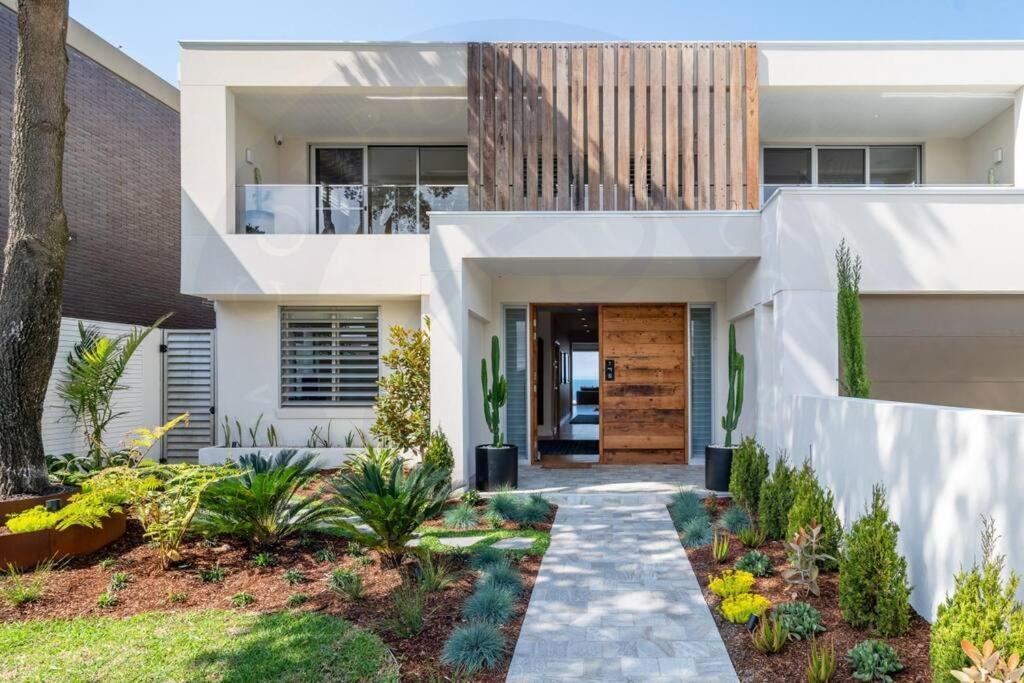 Villa Lola Sydney