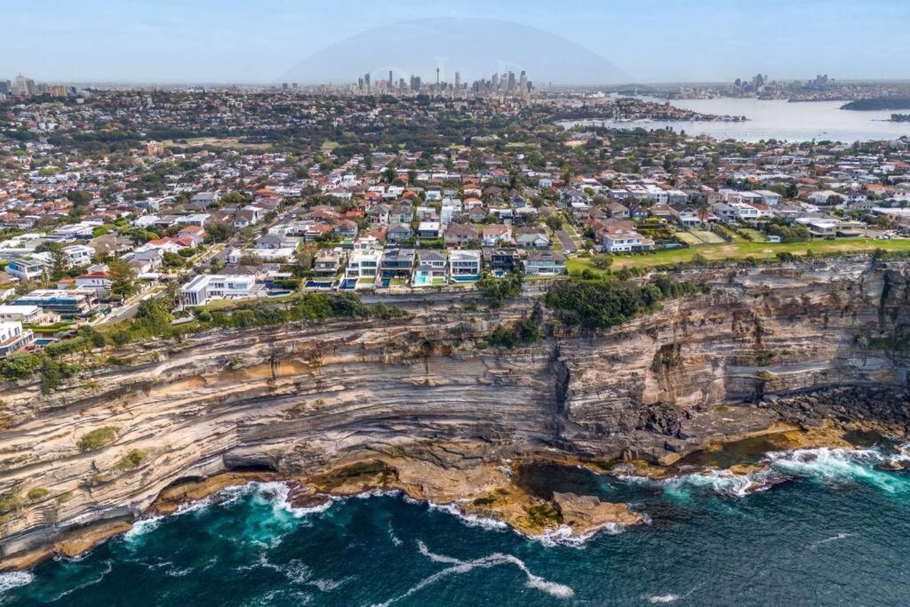 Lola Villa Sydney