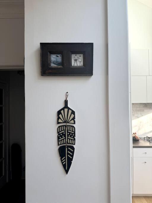 Spacious 4-bedroom Manly Apartment, Balcony, Bath & Fireplace, 2 Min To *