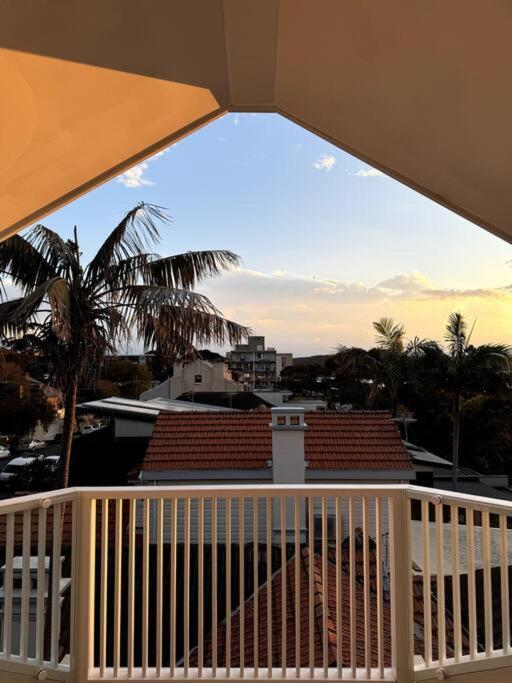 Apartment Spacious 4-bedroom Manly Apartment, Balcony, Bath & Fireplace, 2 Min To *