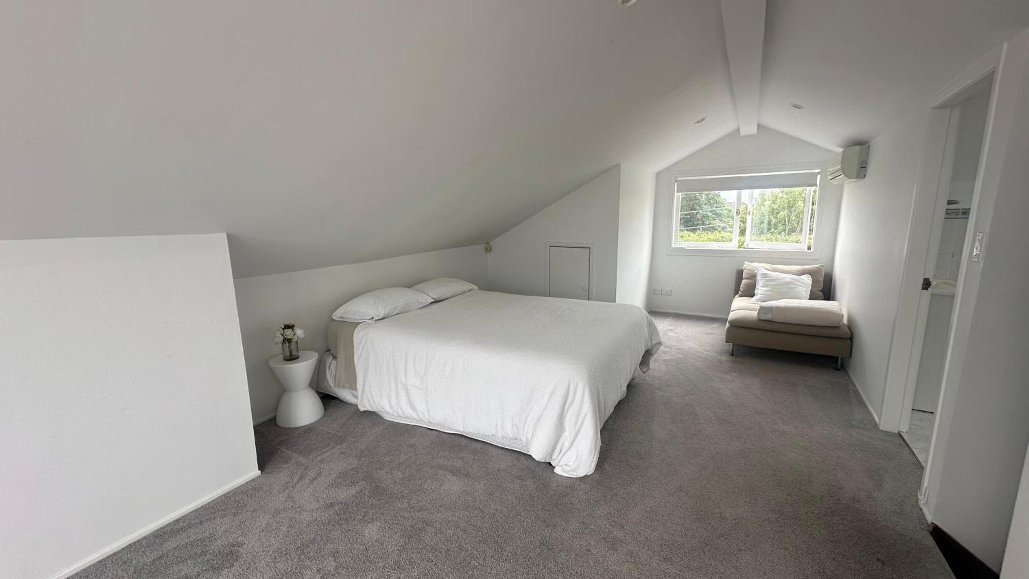 Delightful With Amazing Views! Sydney