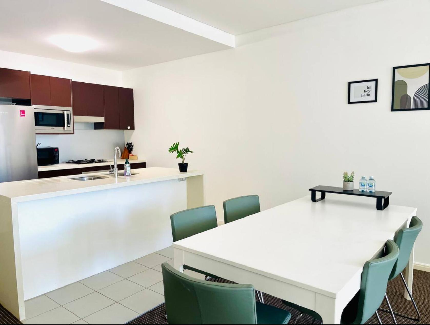 Cozy Zetland 2 Bedroom With Pool, Gym And Parking Apartment