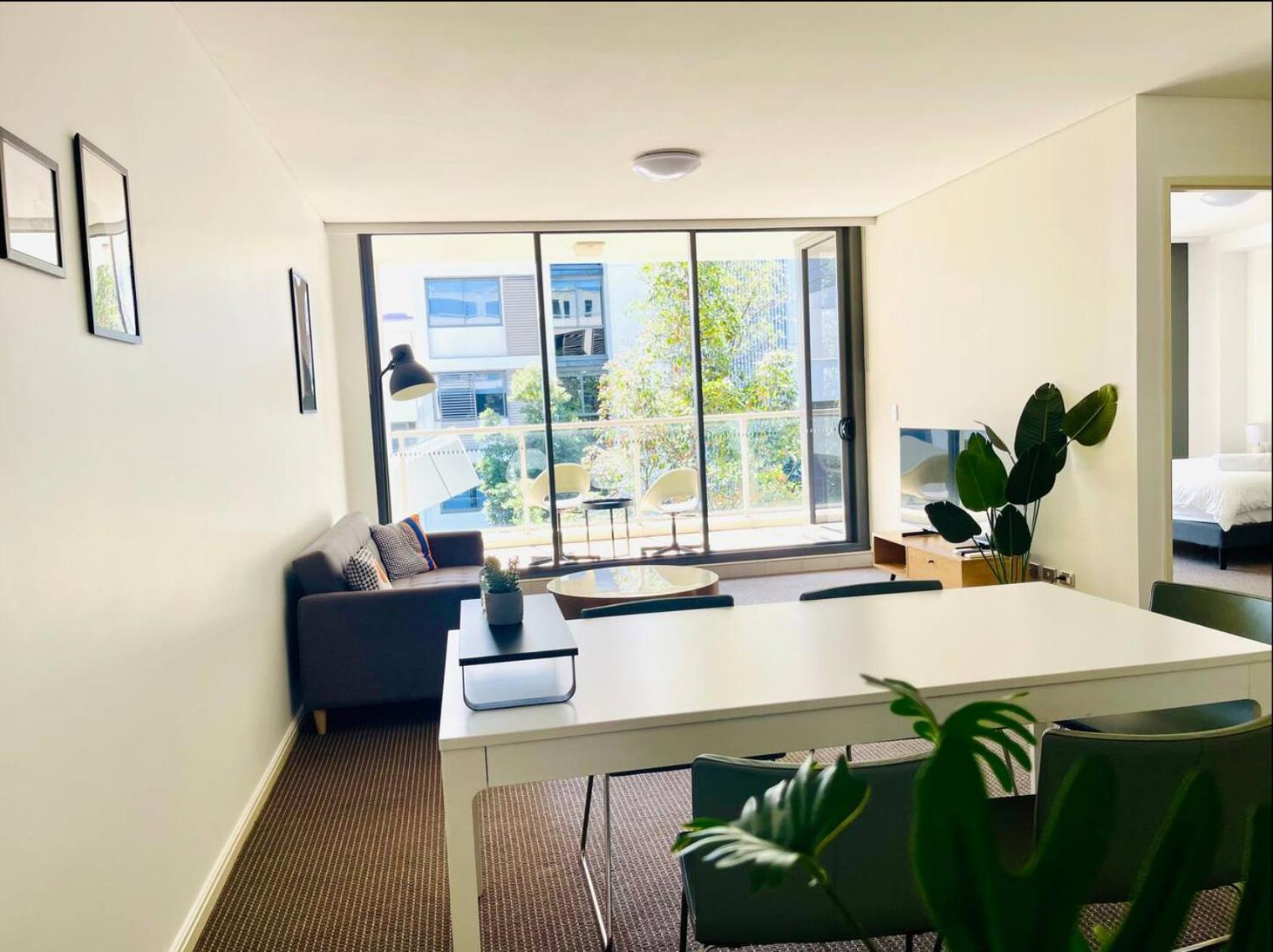 Cozy Zetland 2 Bedroom With Pool, Gym And Parking Apartment Sydney