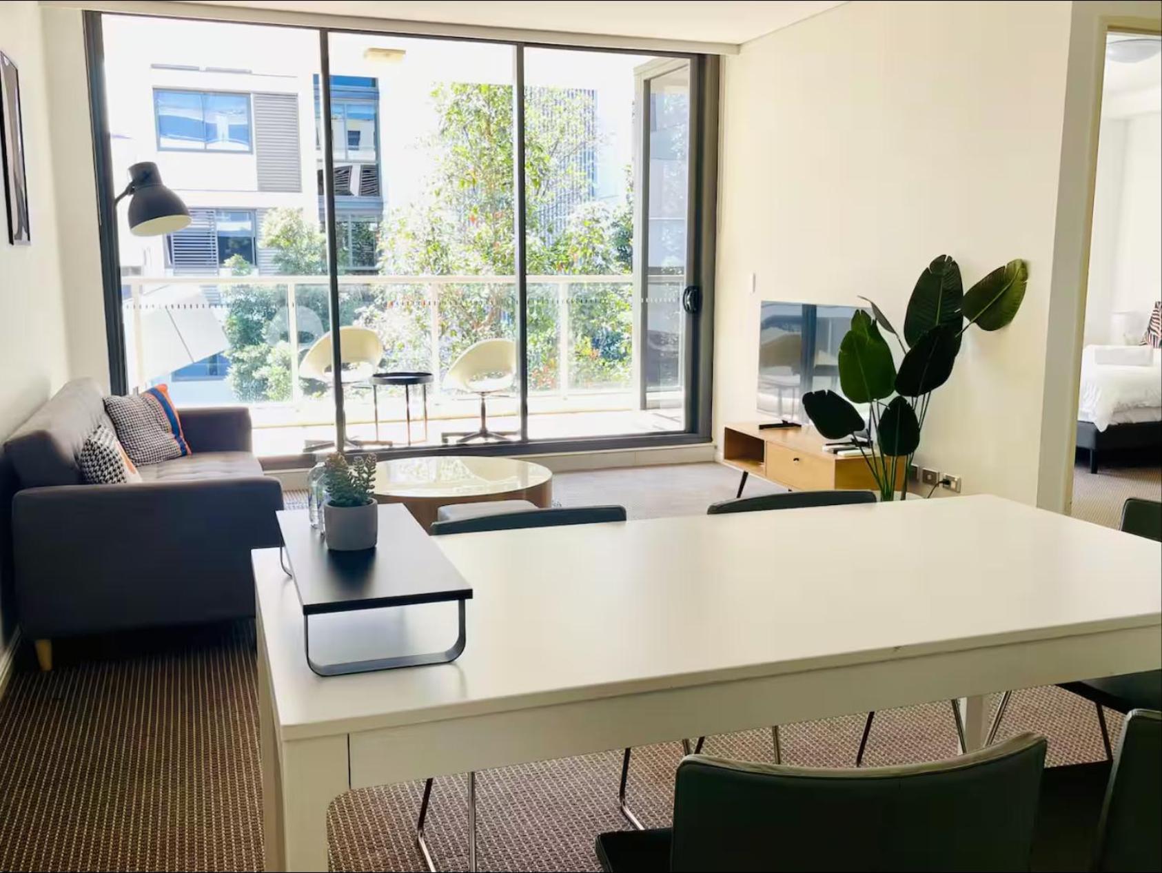 Cozy Zetland 2 Bedroom With Pool, Gym And Parking Apartment Sydney