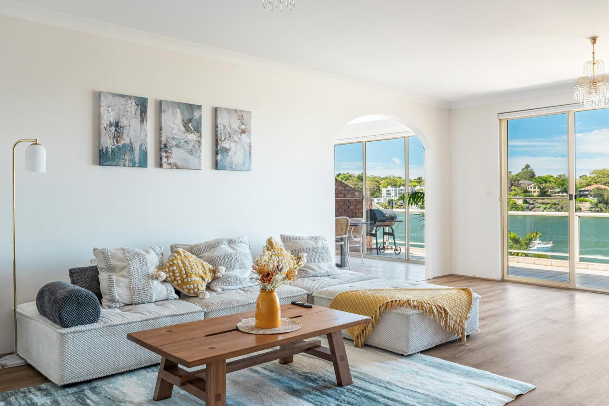Holiday home Stunning Waterfront Townhouse With Shared Swimpool, Harbour View And Free P *
