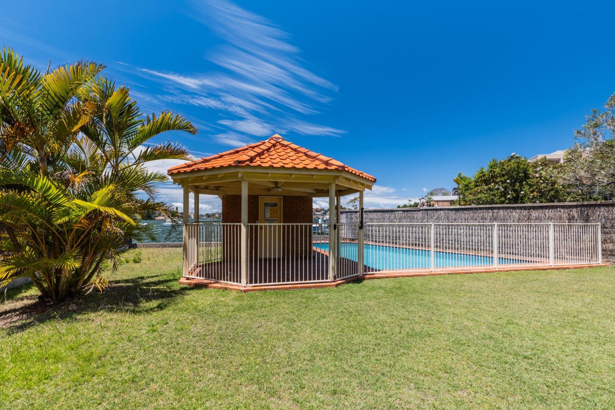 Stunning Waterfront Townhouse With Shared Swimpool, Harbour View And Free P *