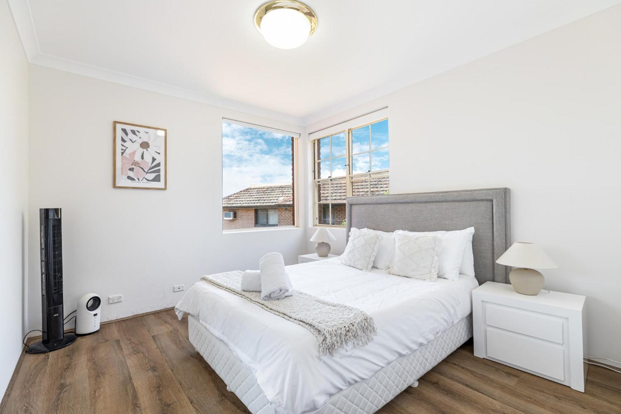 Stunning Waterfront Townhouse With Shared Swimpool, Harbour View And Free P Holiday home Sydney