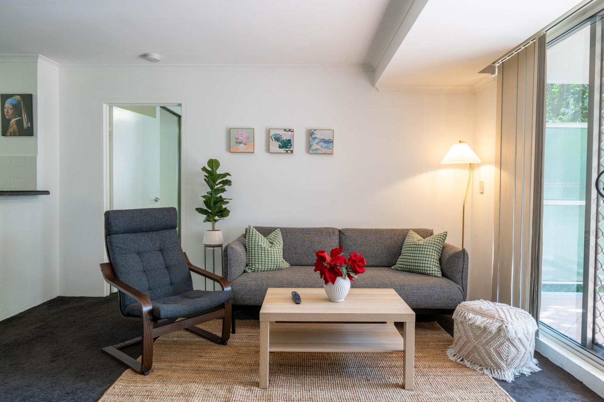 Spacious And Charming 2 Bedroom Rosebery Sydney