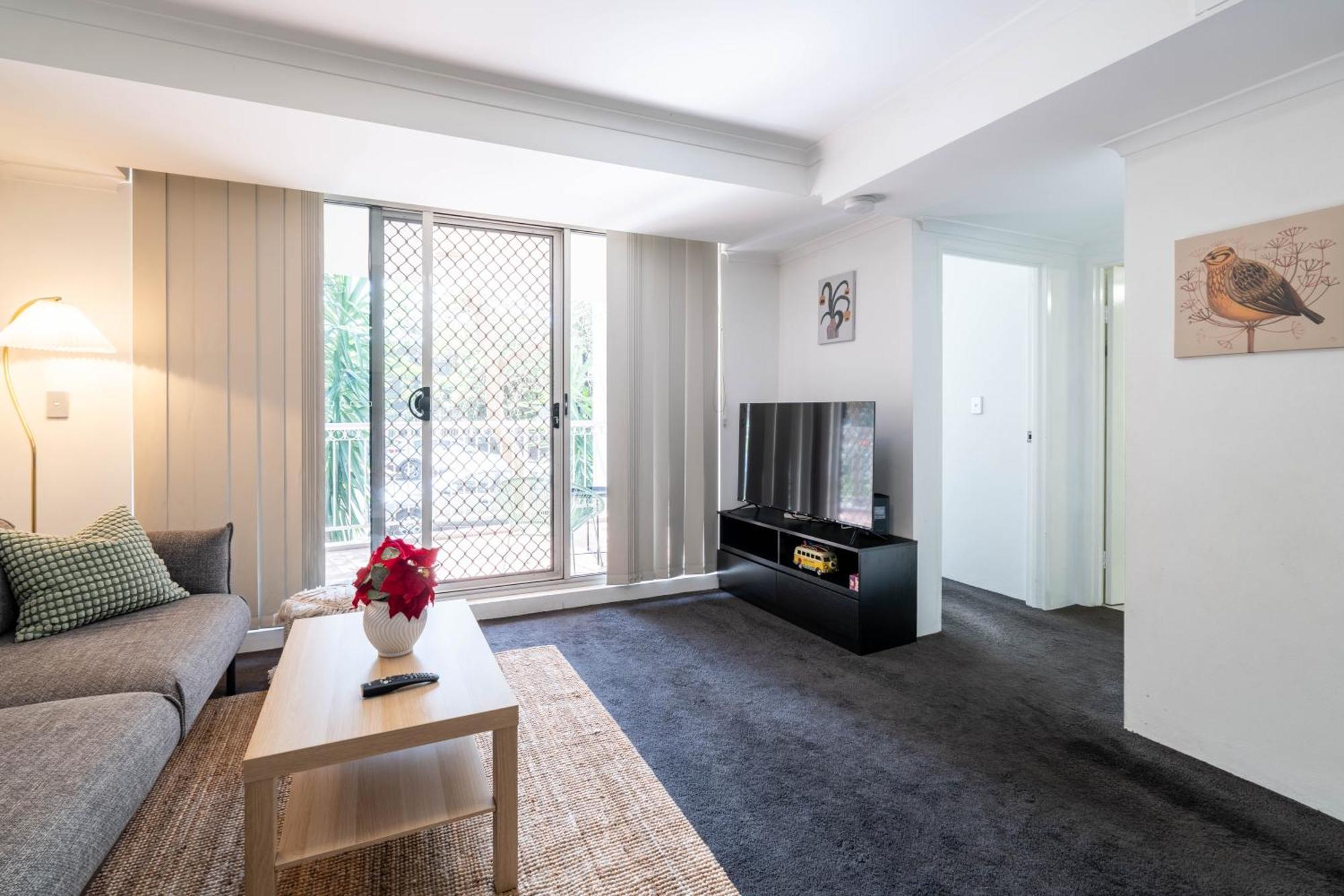 Spacious And Charming 2 Bedroom Rosebery Apartment *