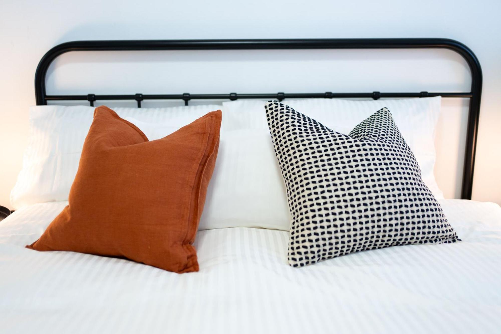 Spacious And Charming 2 Bedroom Rosebery *