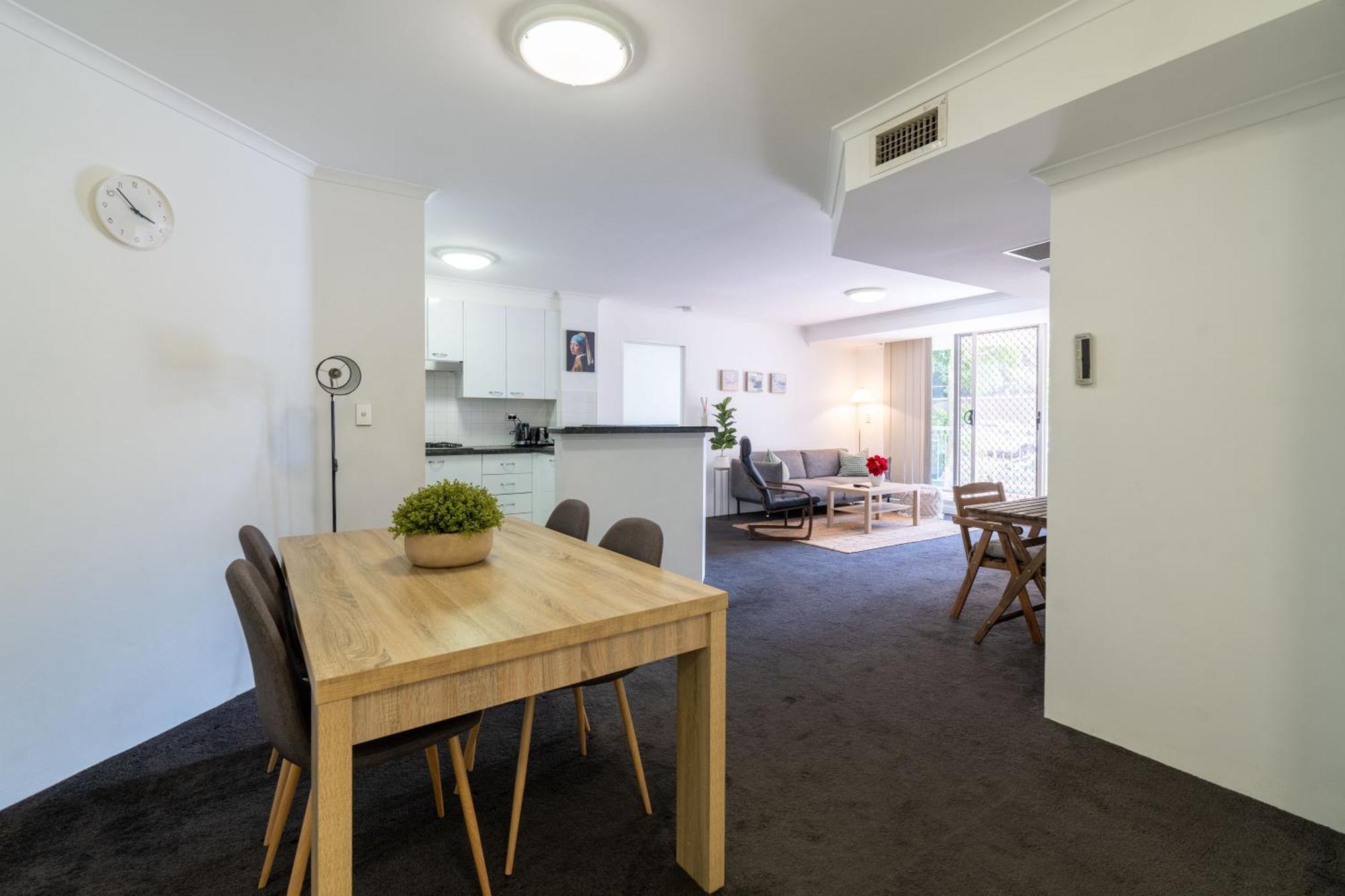 Spacious And Charming 2 Bedroom Rosebery * Sydney