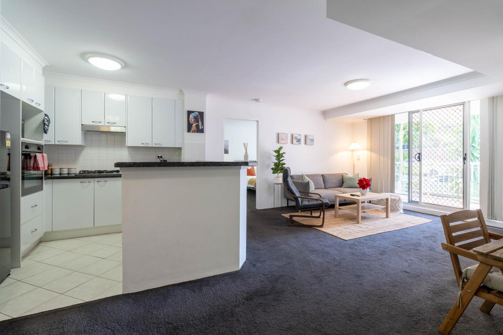 Spacious And Charming 2 Bedroom Rosebery Apartment Sydney