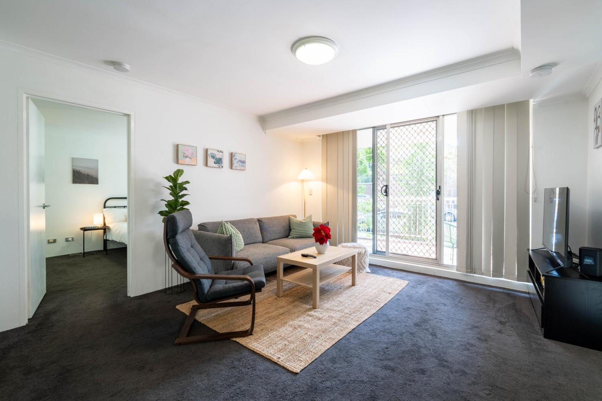 Spacious And Charming 2 Bedroom Rosebery Apartment