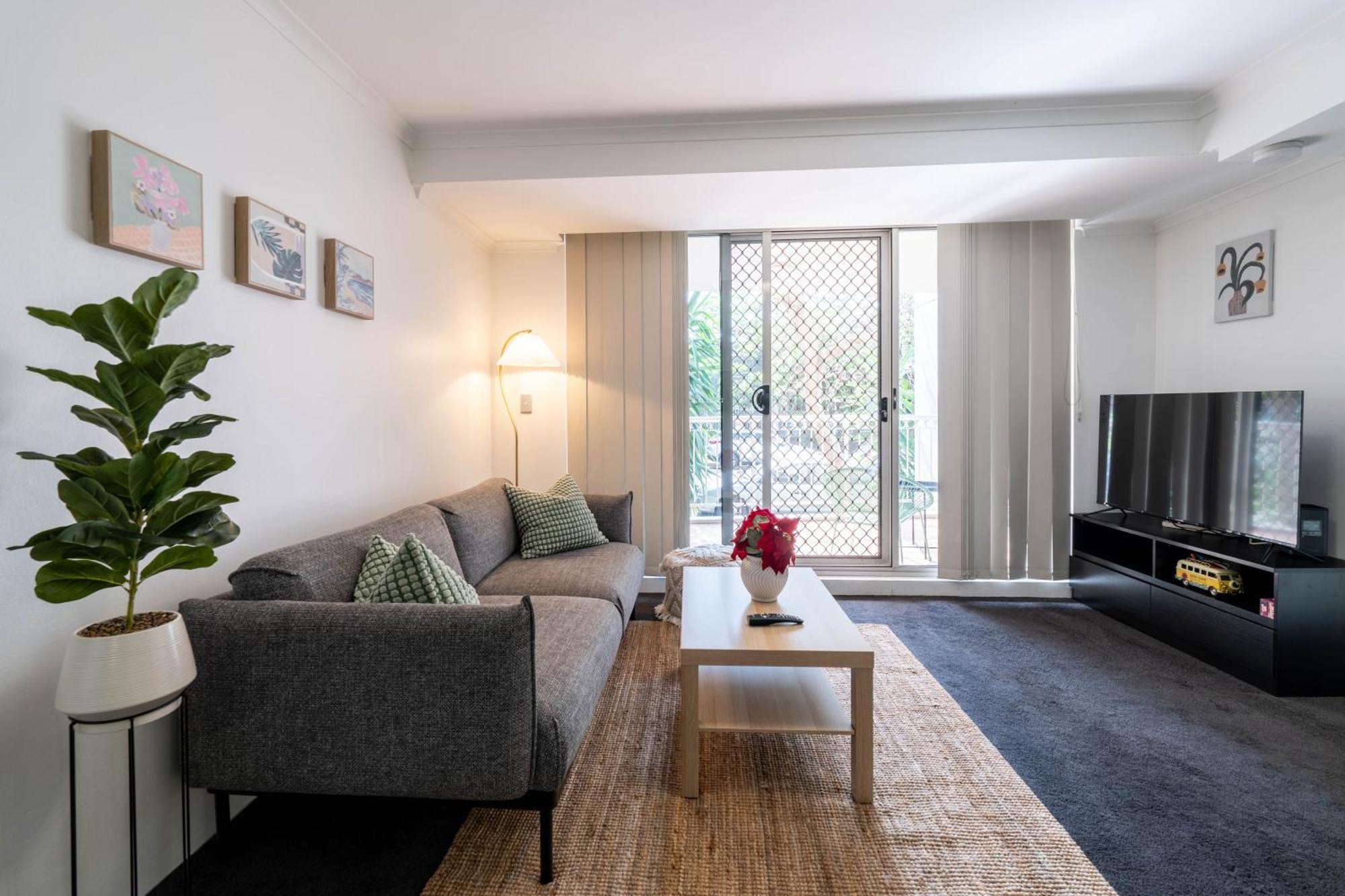 Spacious And Charming 2 Bedroom Rosebery Apartment *