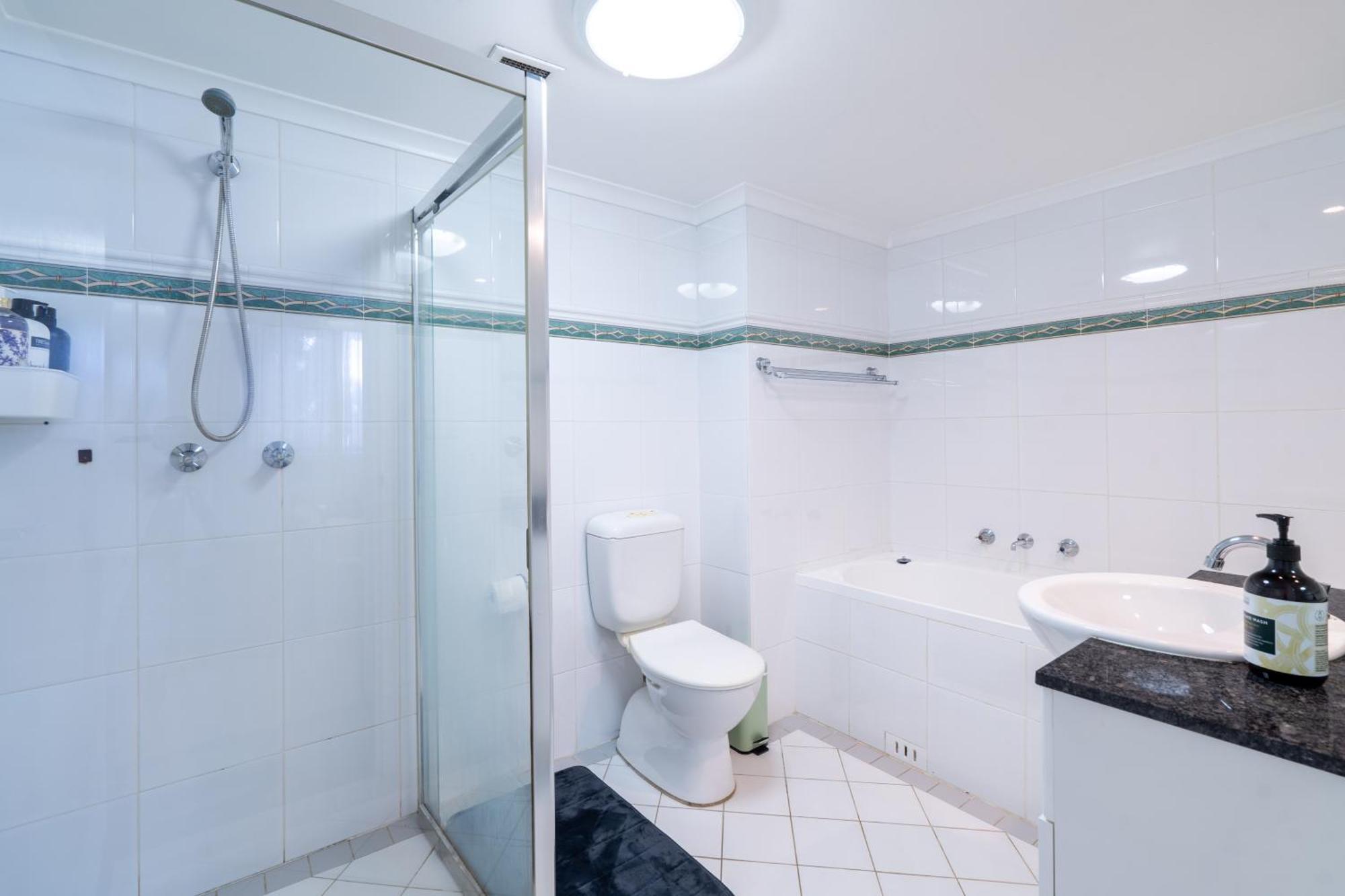 Spacious And Charming 2 Bedroom Rosebery Sydney