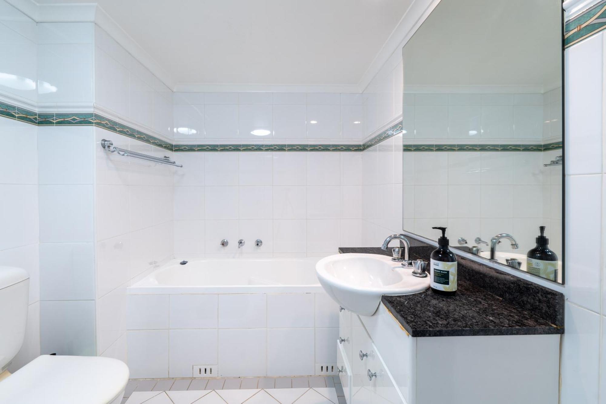 Apartment Spacious And Charming 2 Bedroom Rosebery Sydney