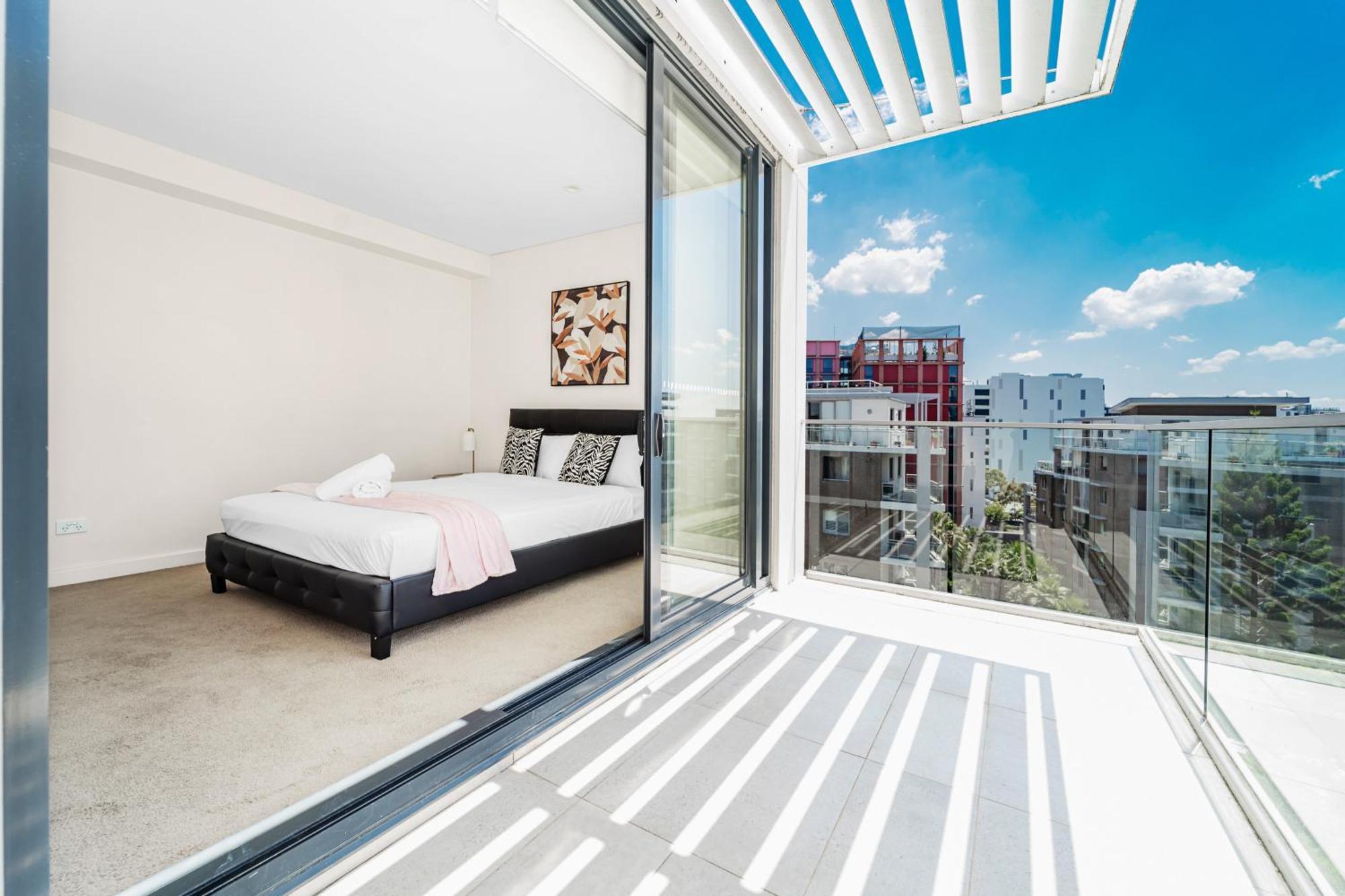 Mascot Spacious Loft Near Train Sydney