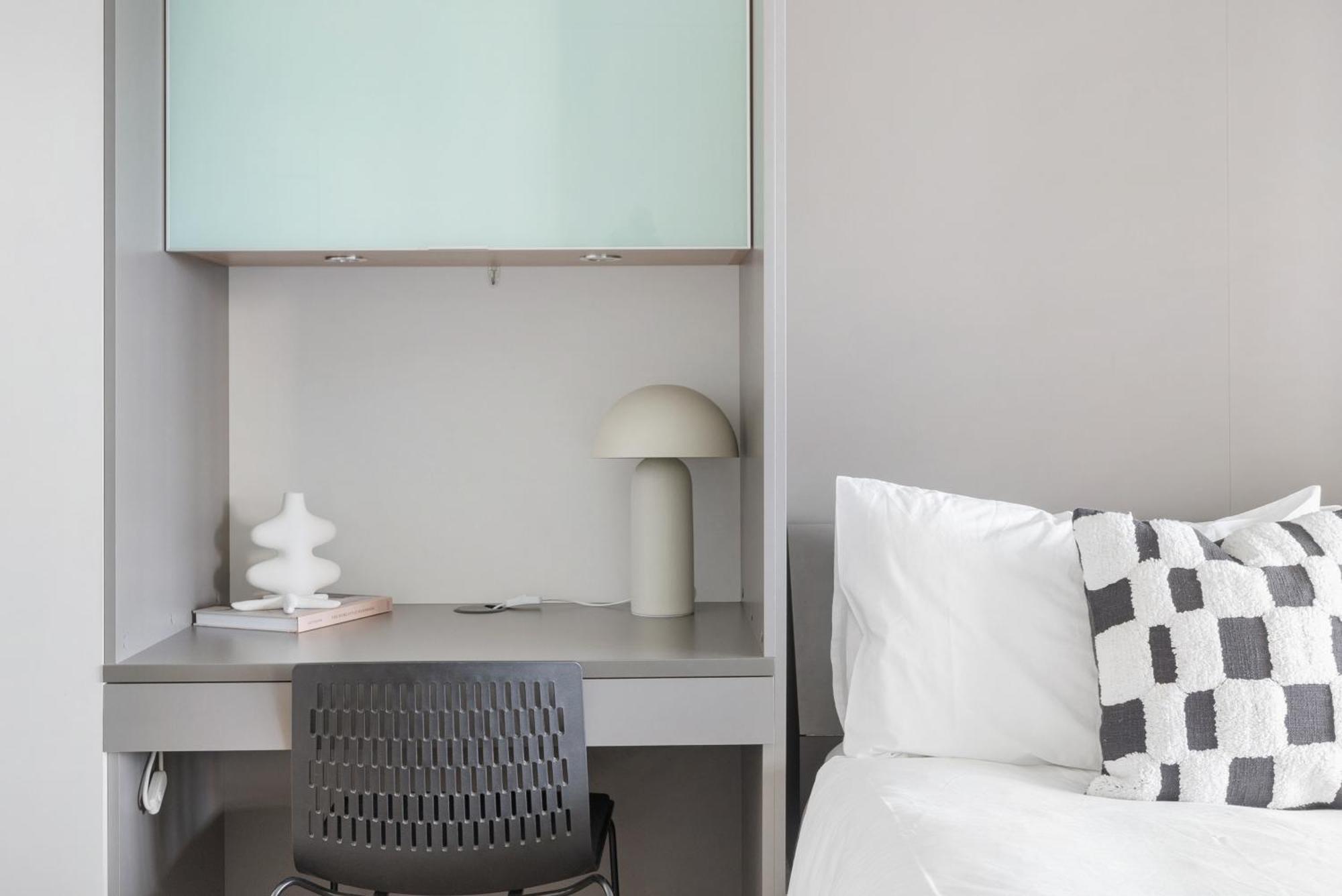 Magical Escape With Harbour Views & Parking Sydney