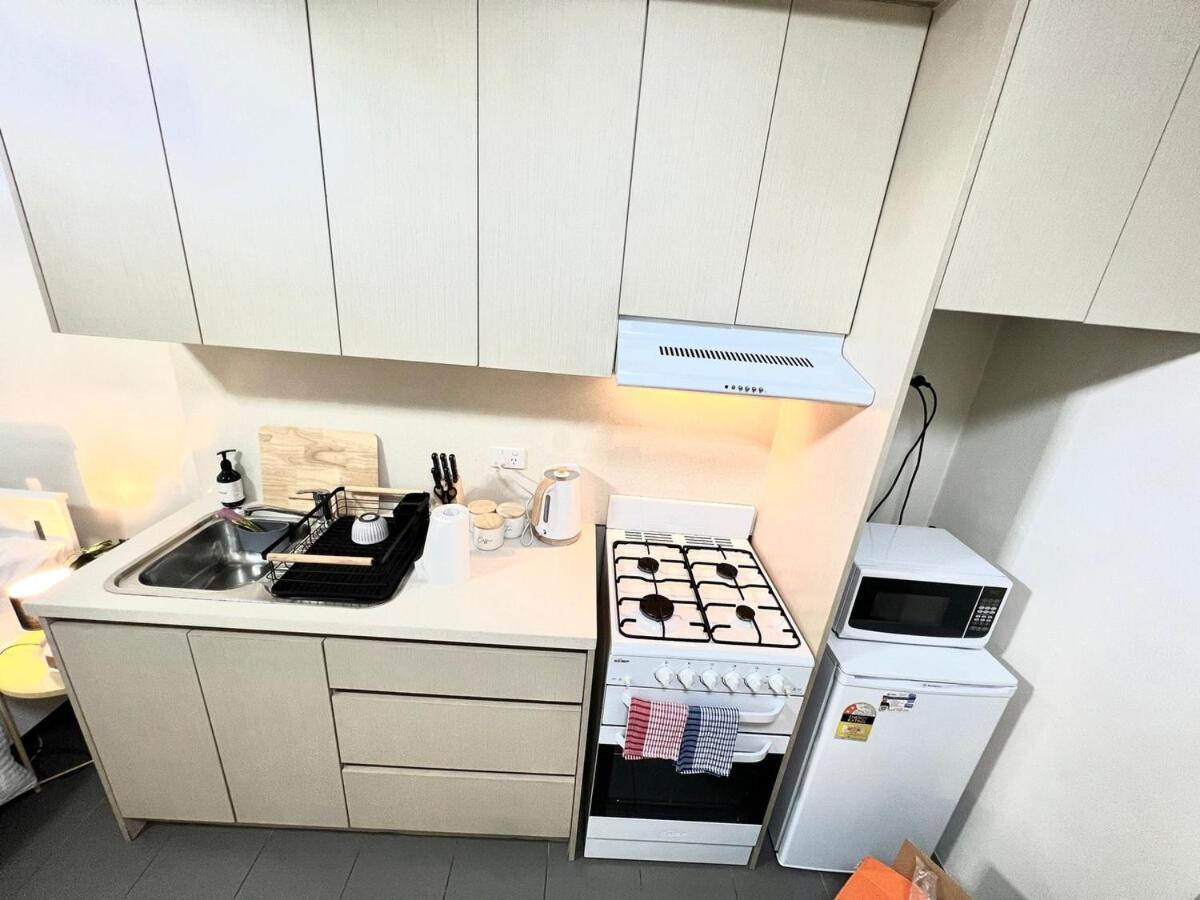 Apartment Simple And Tidy Small Surry Hills