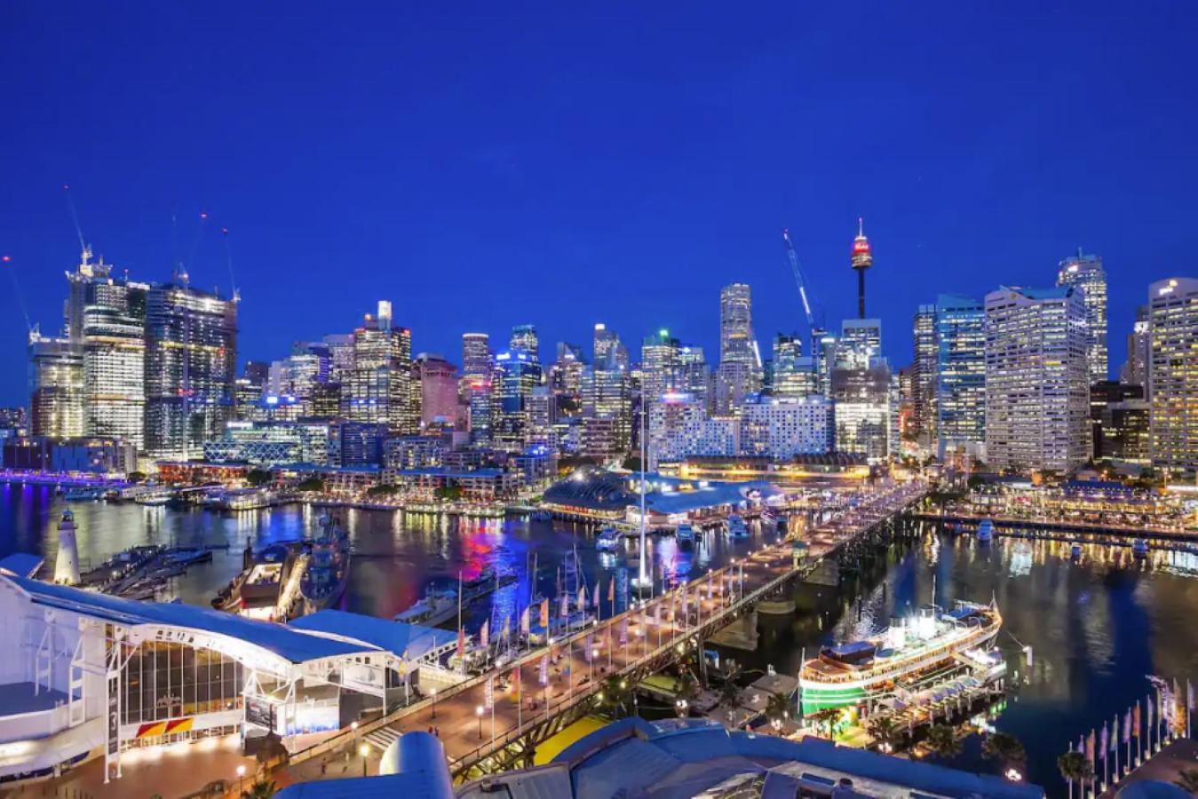 Stunning Darling Harbour View & Parking Apartment