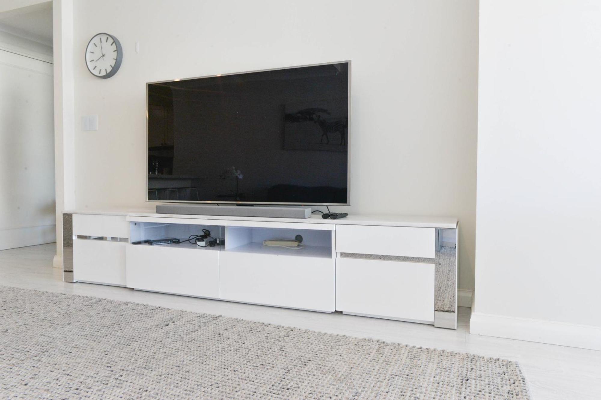 Stunning Darling Harbour View & Parking Apartment *