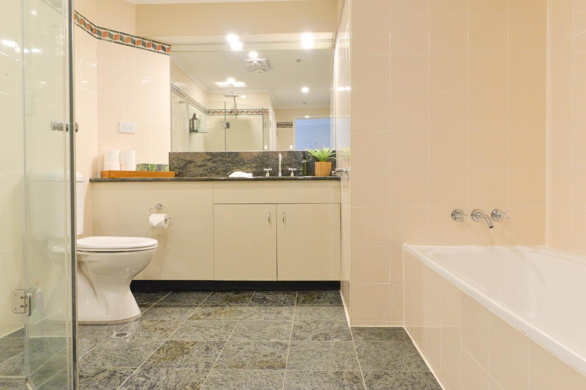 Stunning Darling Harbour View & Parking Apartment *