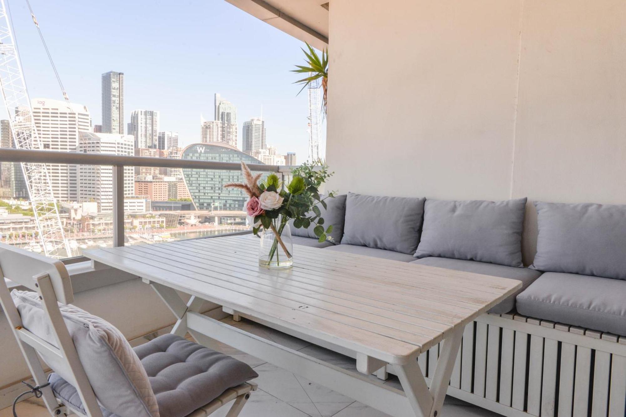 Stunning Darling Harbour View & Parking Apartment *