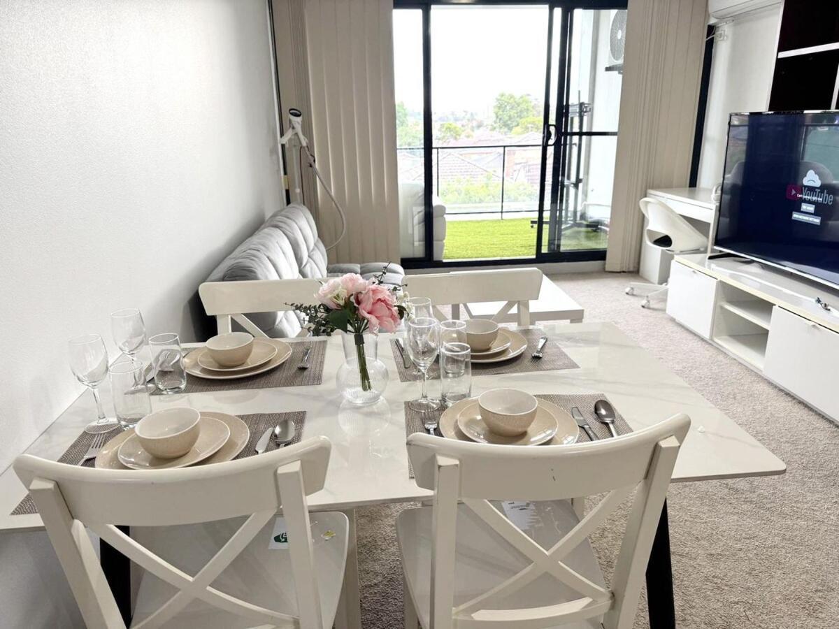 A Cozy 2b2b Near Airport & Train Station Apartment *