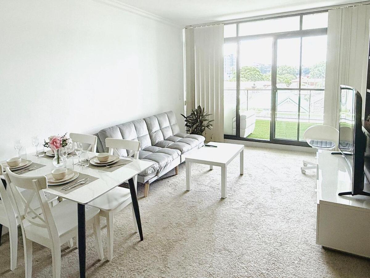 A Cozy 2b2b Near Airport & Train Station