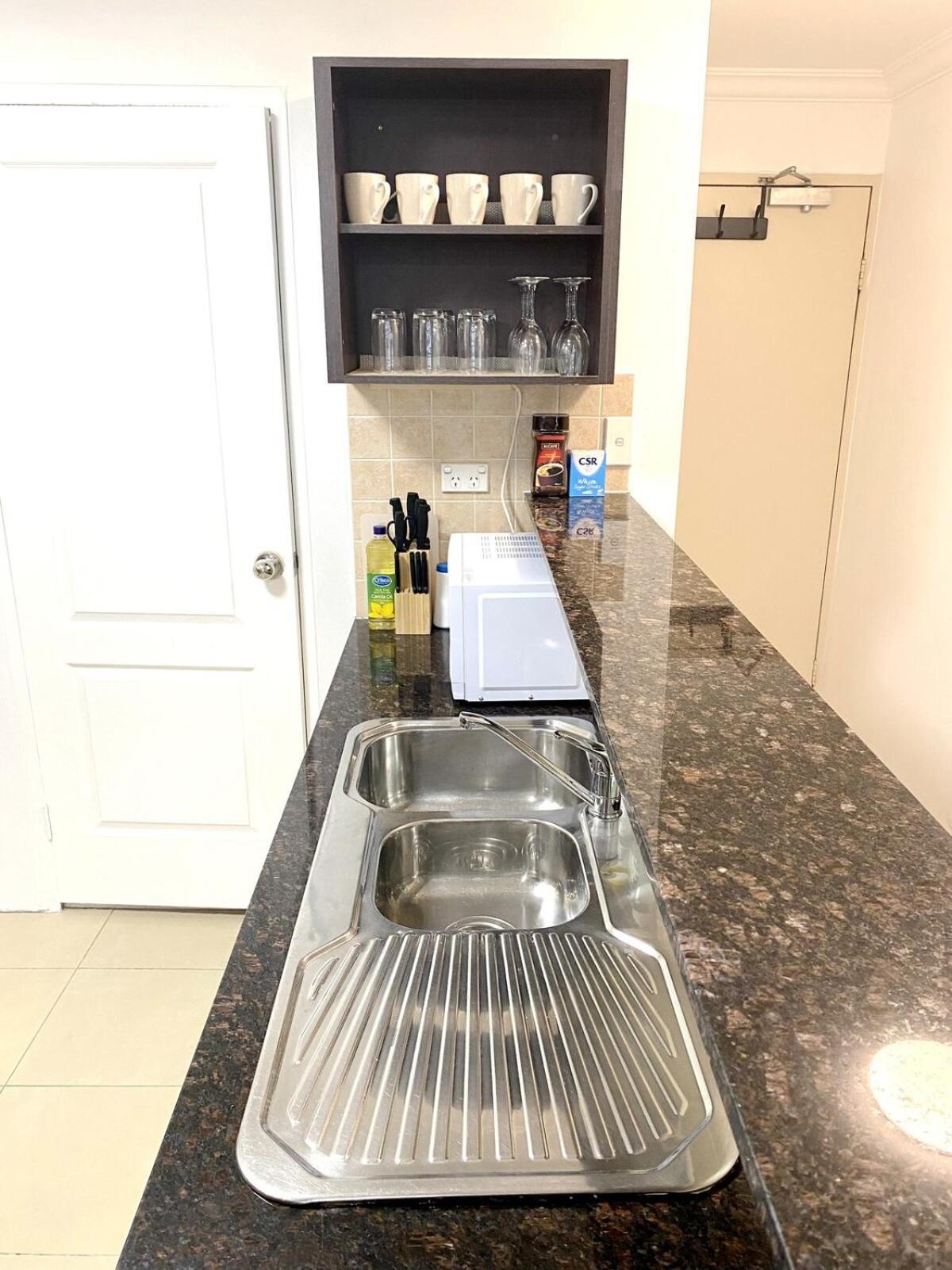 A Cozy 2b2b Near Airport & Train Station Apartment *
