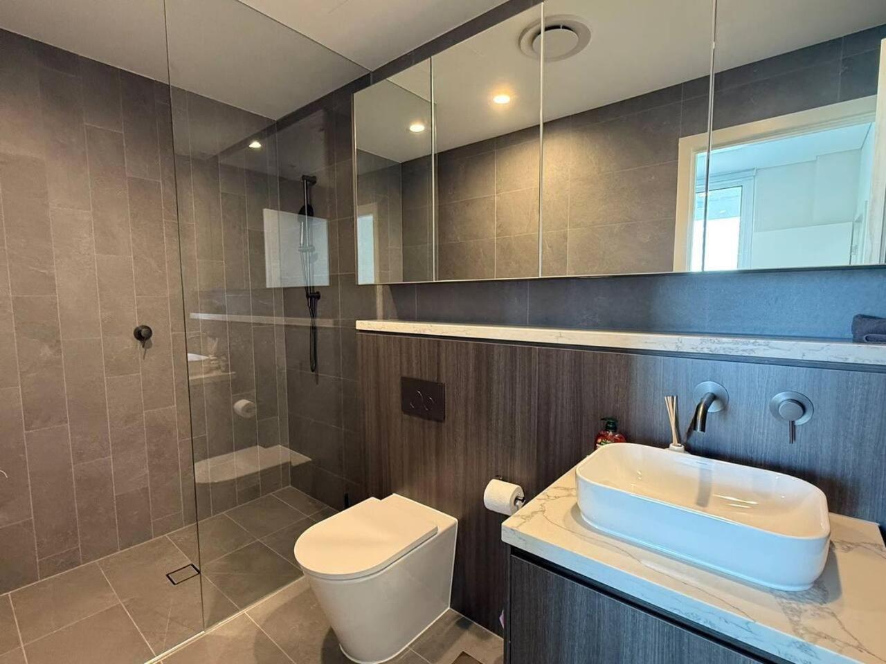 2br Close To Accor Stadium