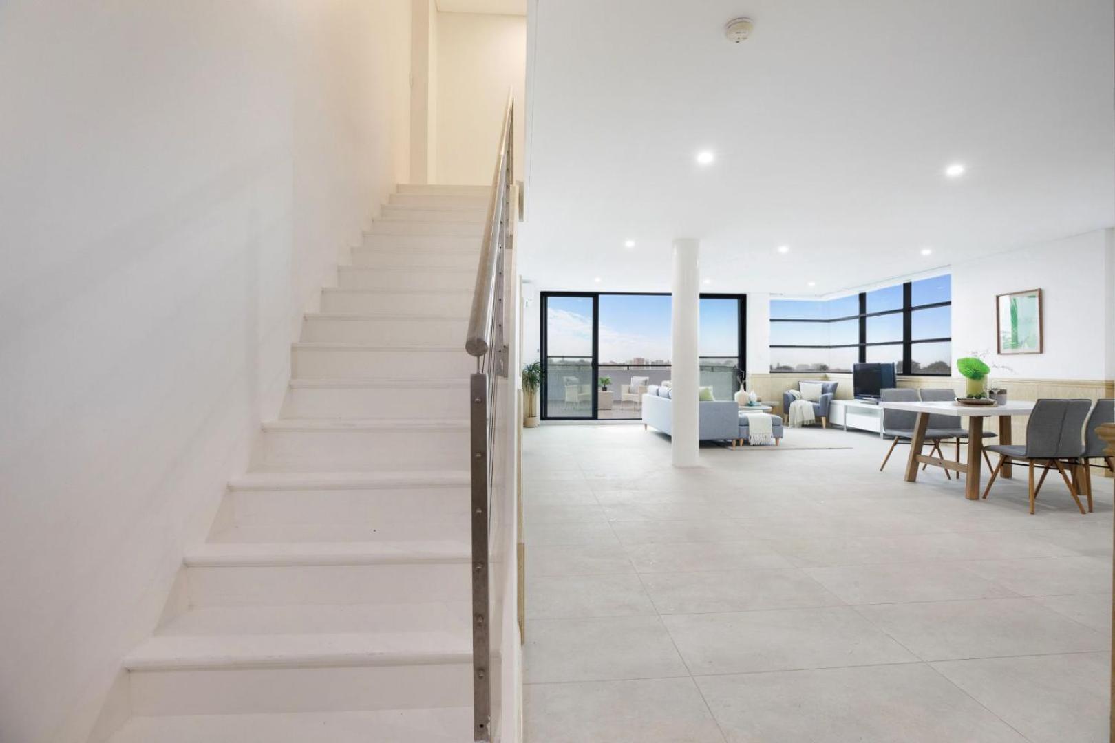 Penthouse In Rockdale Cbd Homestay