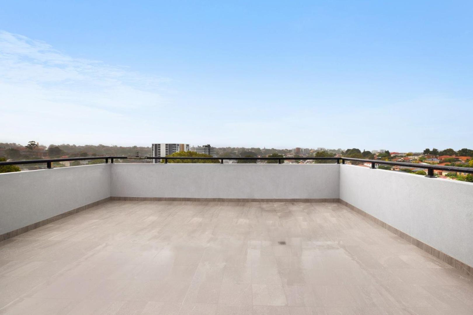 Penthouse In Rockdale Cbd * Sydney