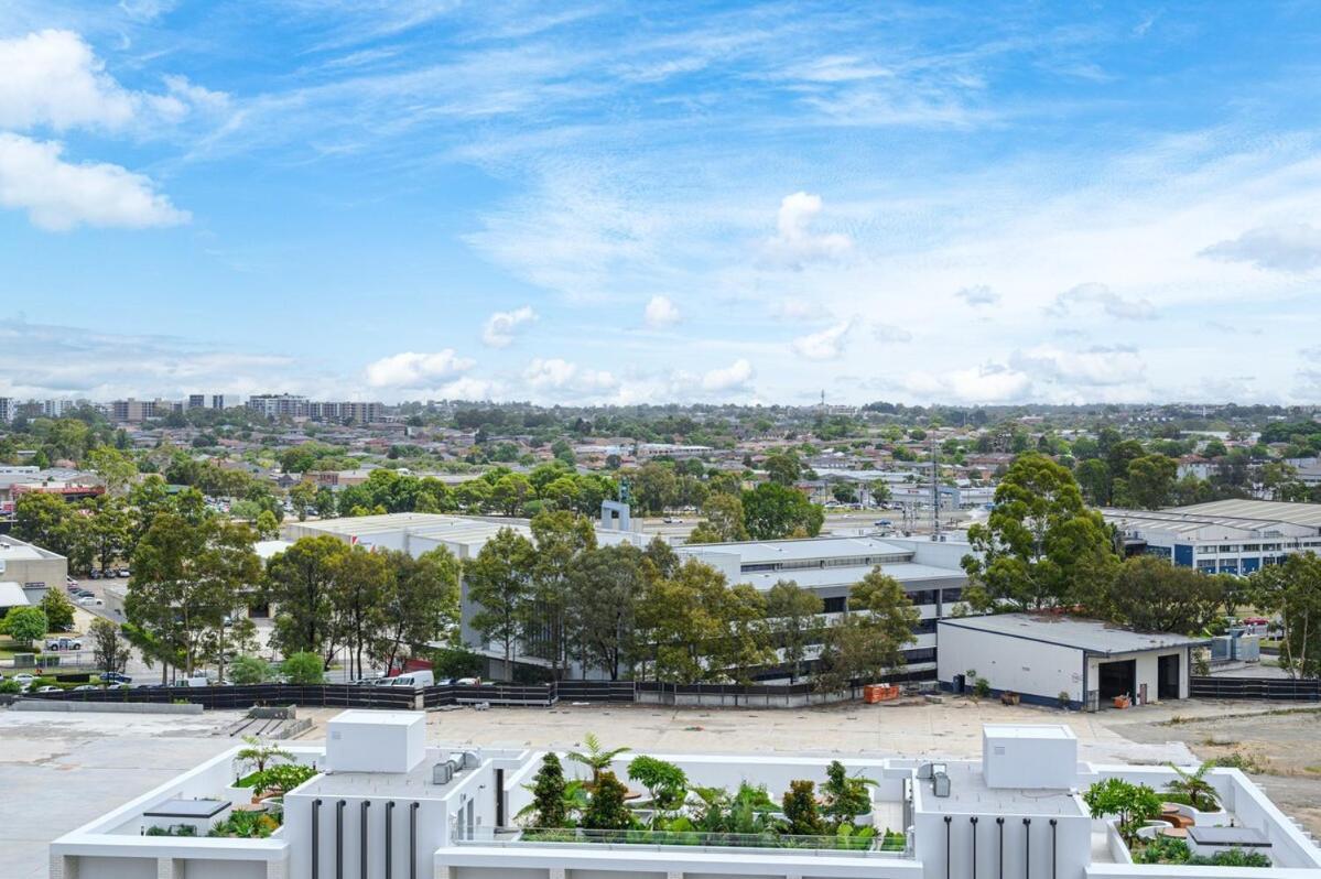 Olympic Park Modern Near Train Shops With Pool Sydney