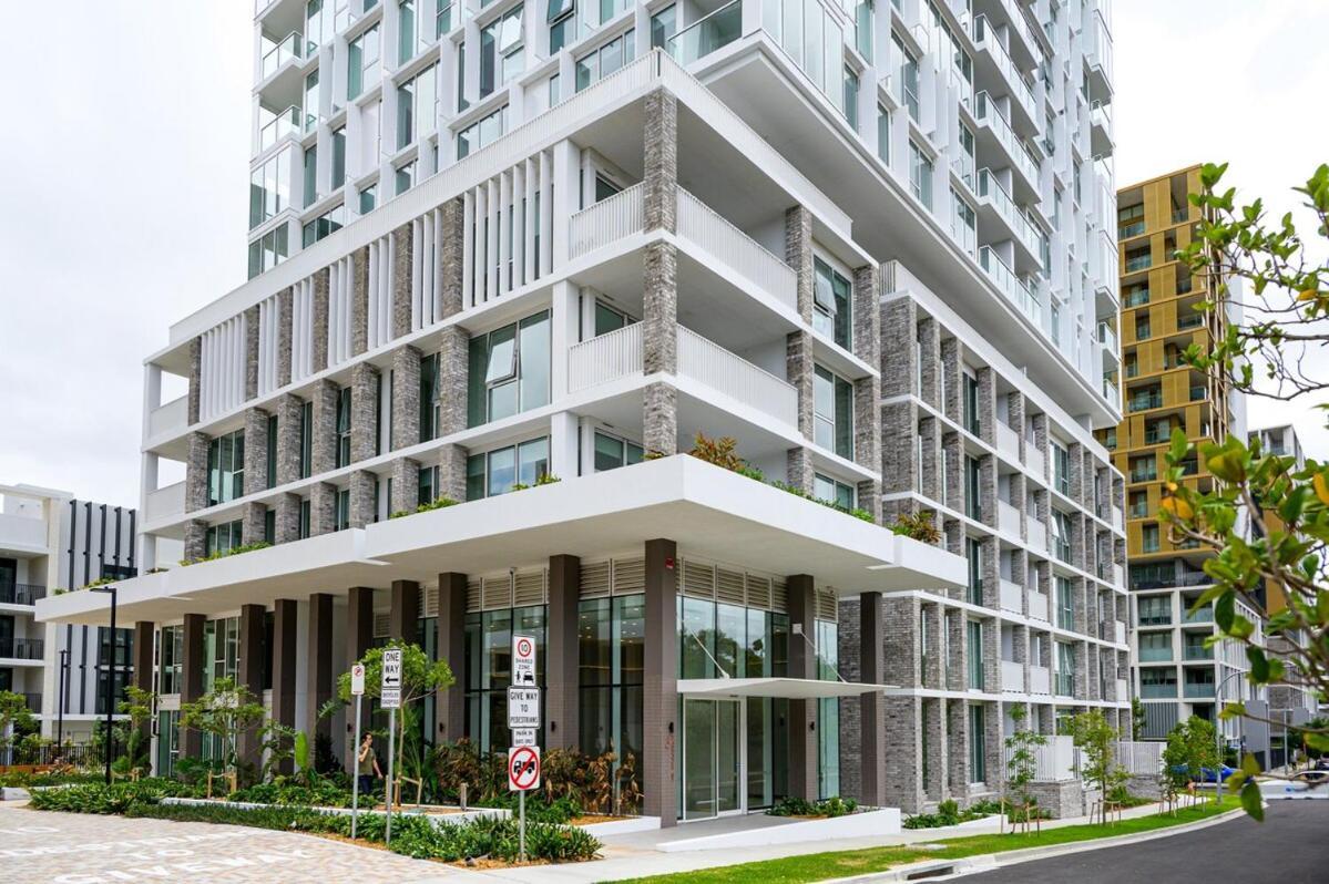 Olympic Park Modern Near Train Shops With Pool Sydney