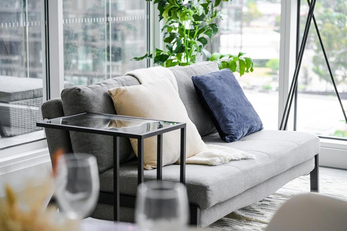 Olympic Park Modern Near Train Shops With Pool Apartment