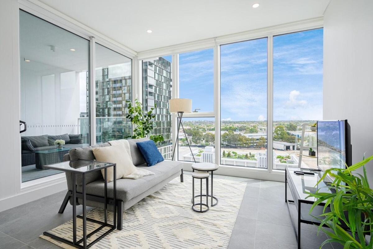 Olympic Park Modern Near Train Shops With Pool Apartment