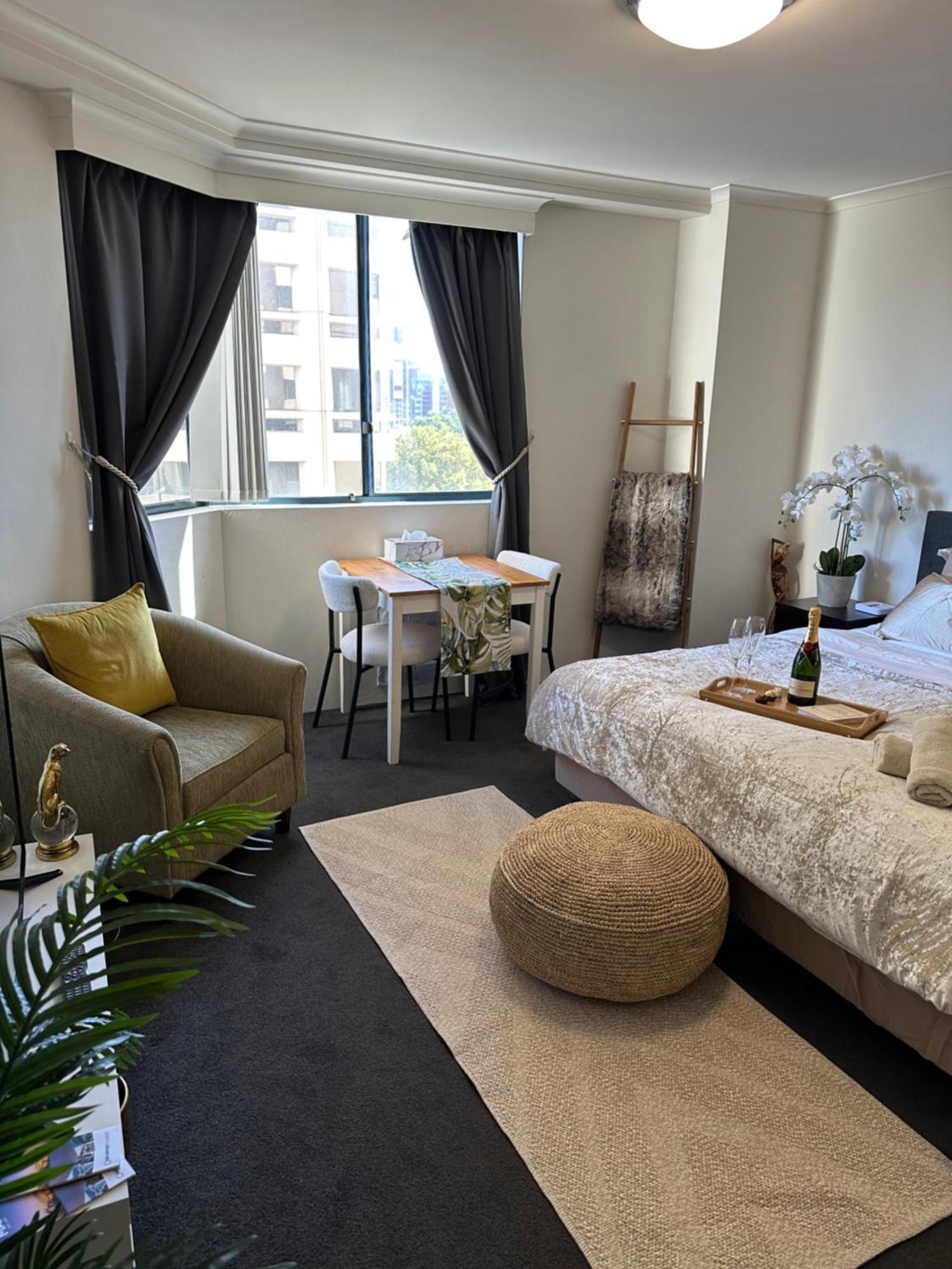 Luxe Aparthotel Sydney