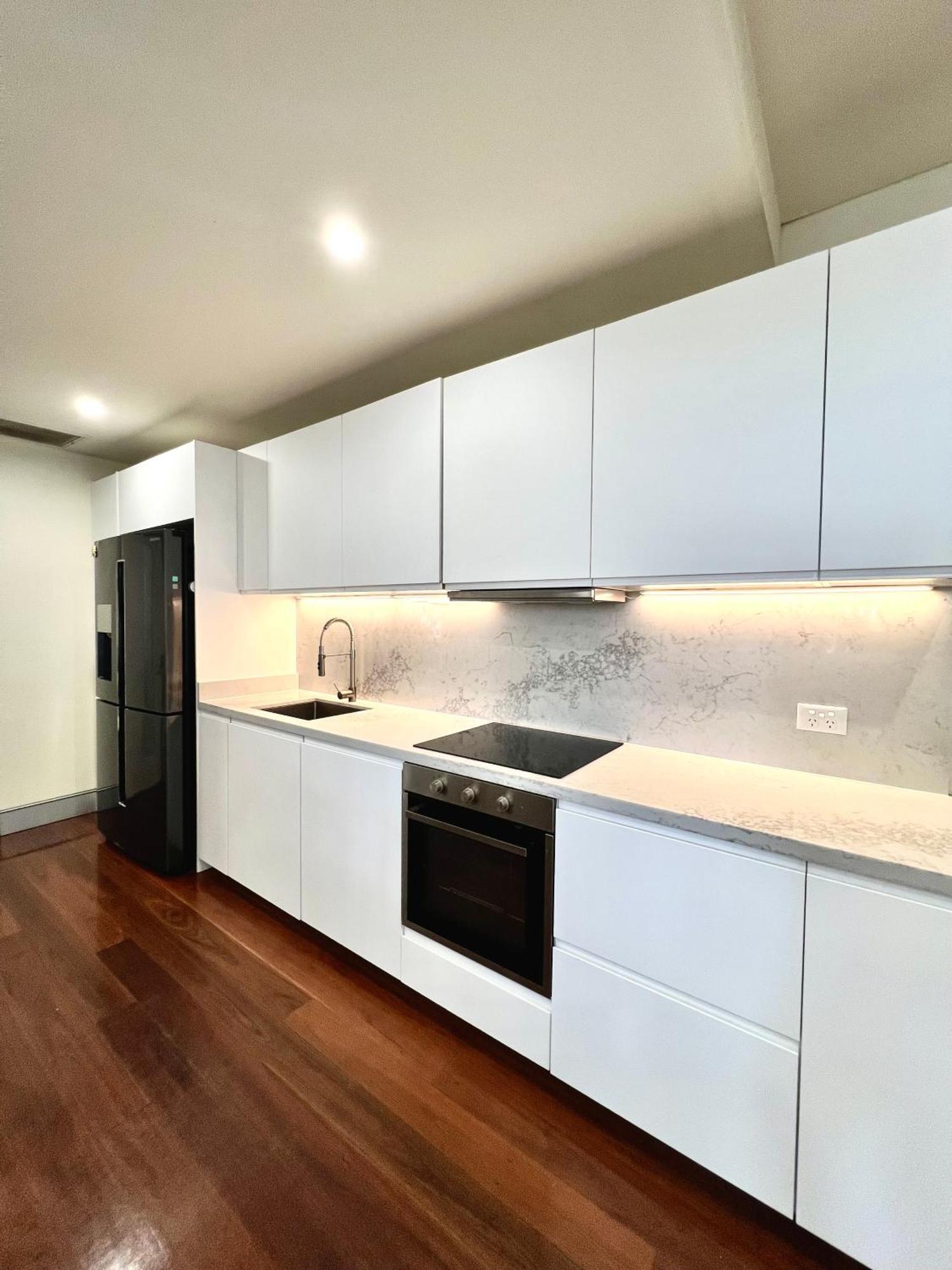 Bondi Stylish Bedroom Close To The Apartment Sydney