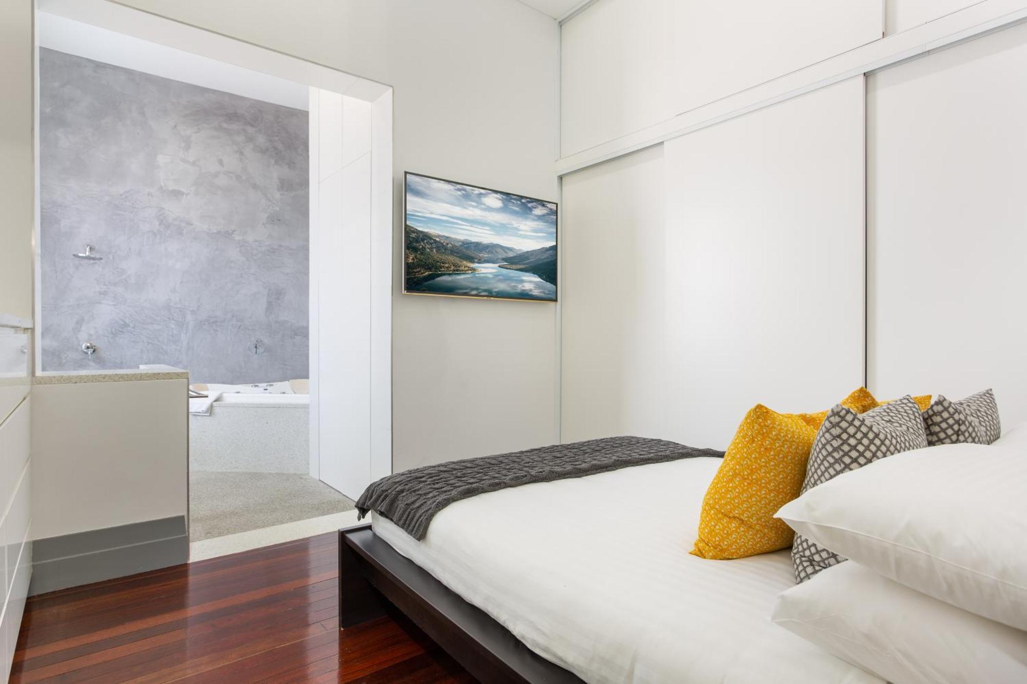 Harbourfront 3 Bed 2 Bath Opposite Manly Wharf With Harbour Views Sydney