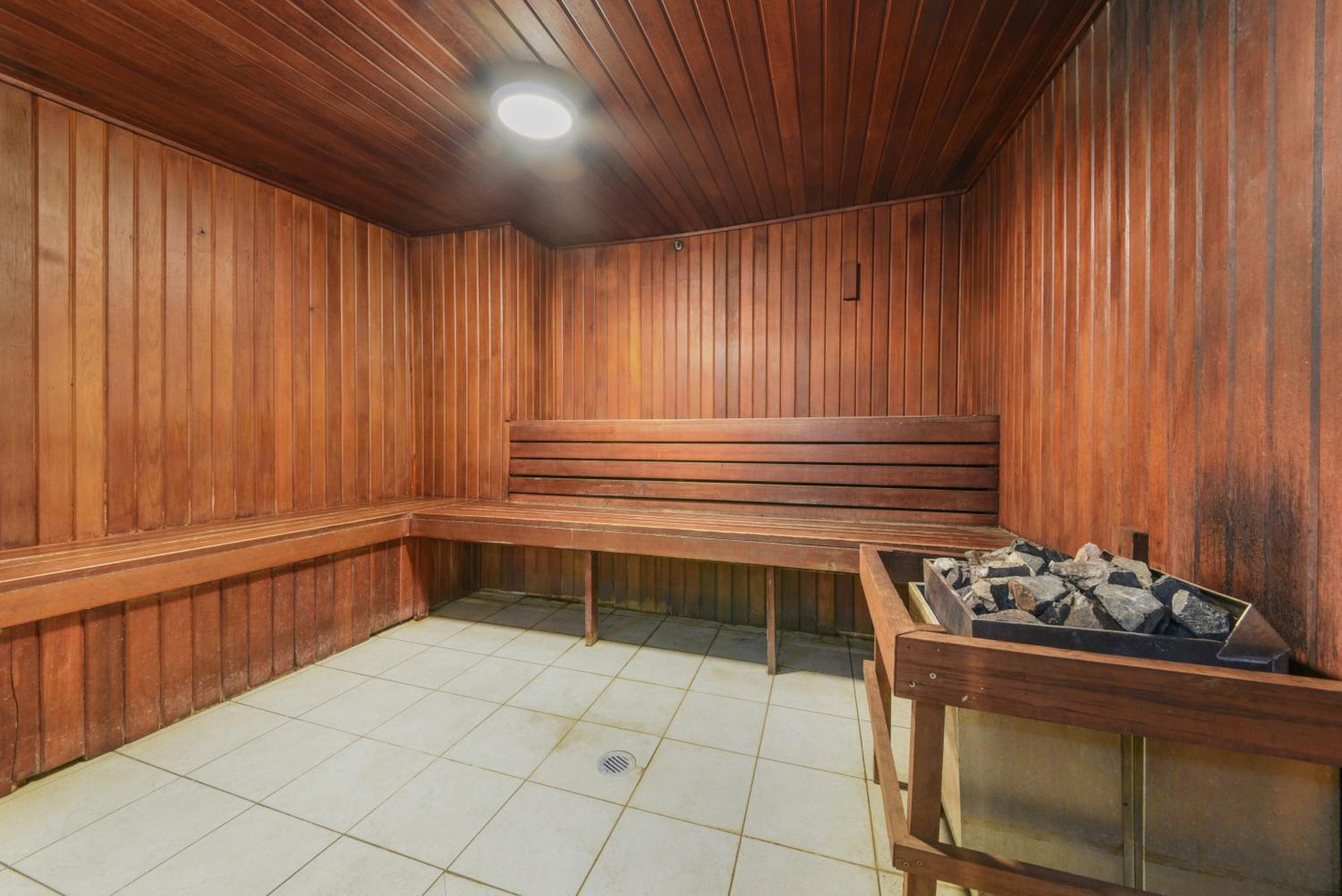 Spacious One-bedroom Or With Balcony Apartment *