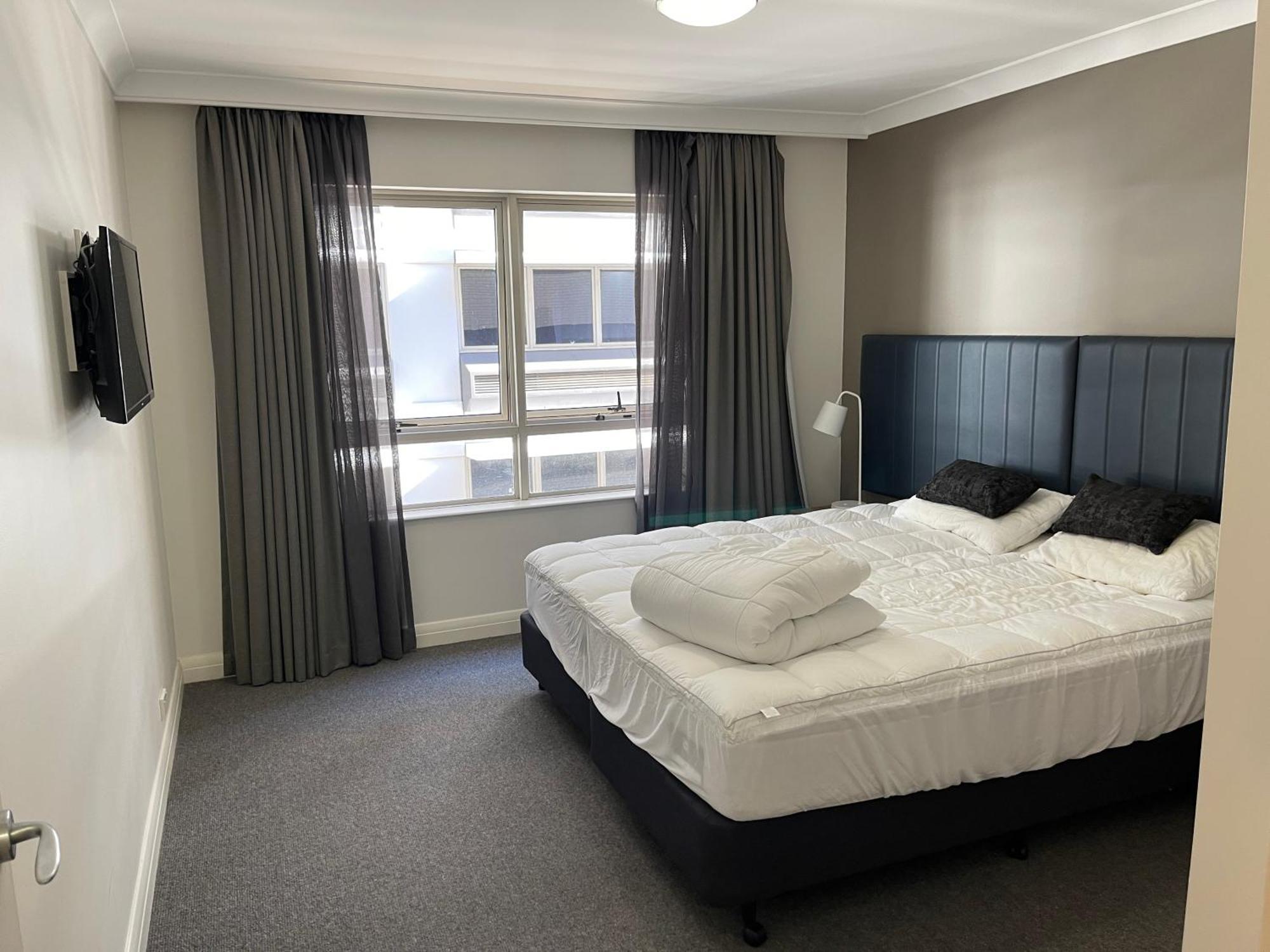 Spacious One-bedroom Or With Balcony Apartment *