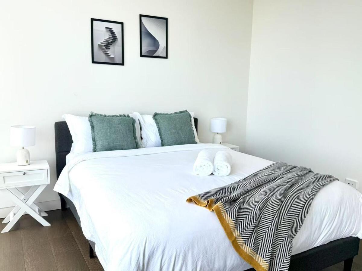 Olympic Park Gem 2 Bedroom -pool Gym Parking Apartment *