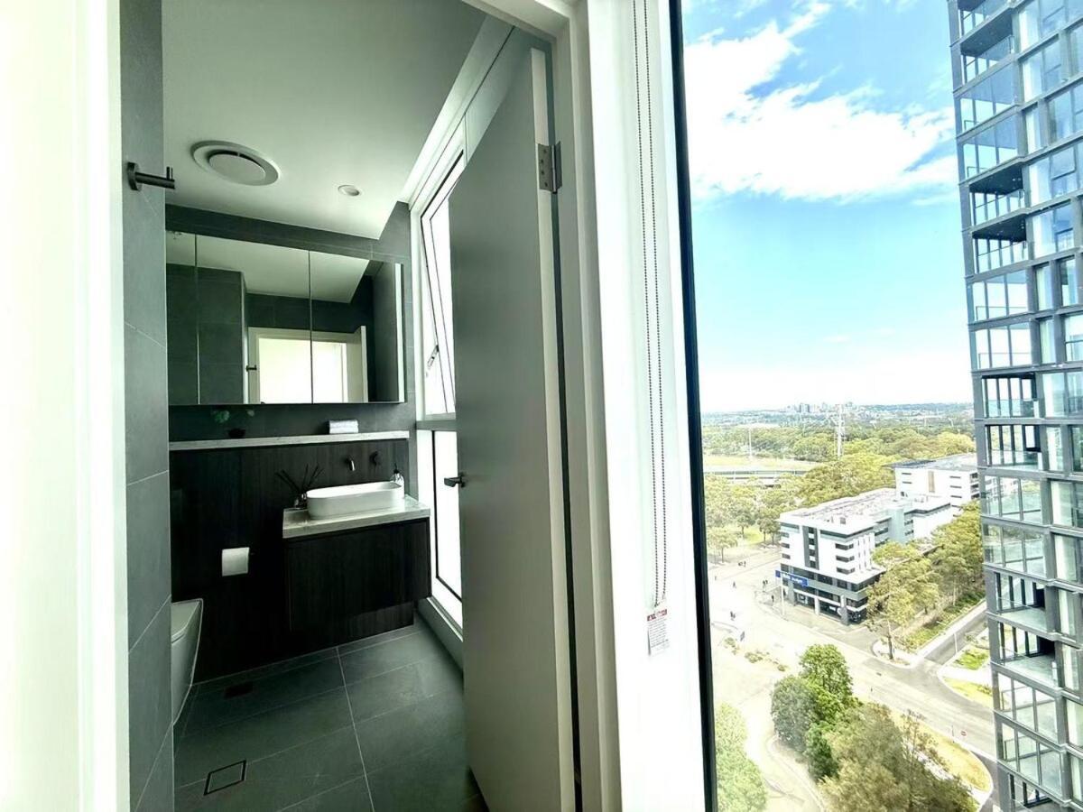 Olympic Park Gem 2 Bedroom -pool Gym Parking Apartment *