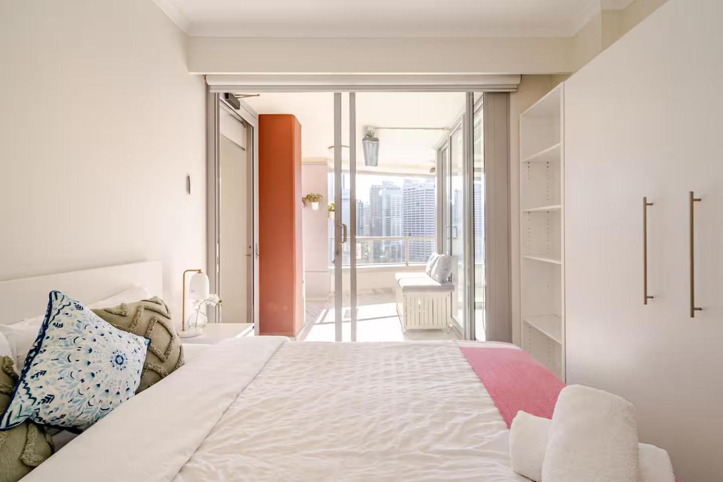 Stunning Darling Harbour View & Parking Apartment Sydney
