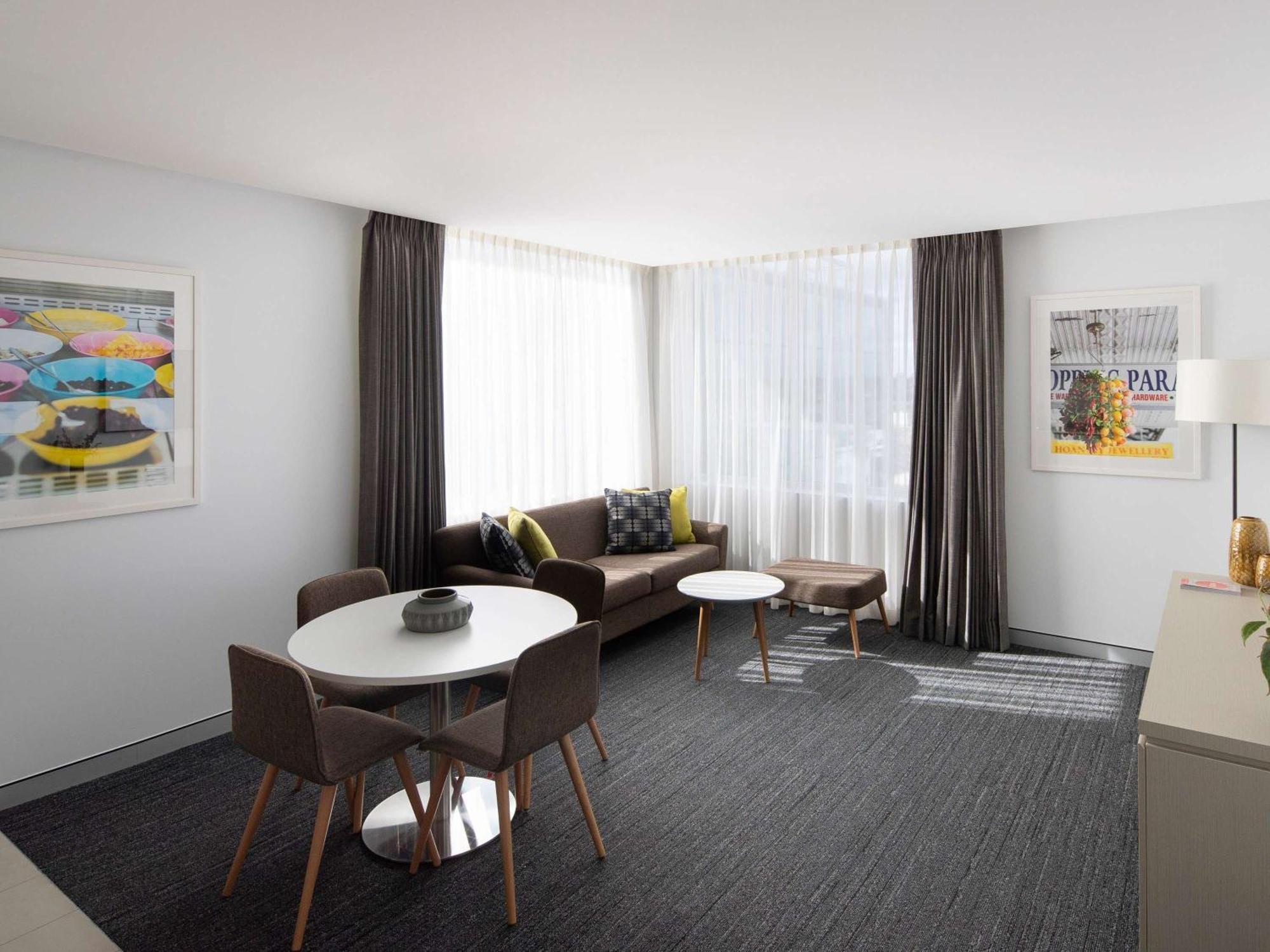 Mercure Bankstown 4*