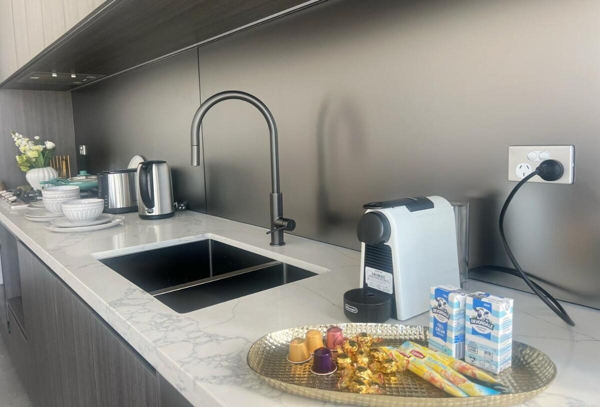 Stylish 2 Beds In Olympic Park Apartment *